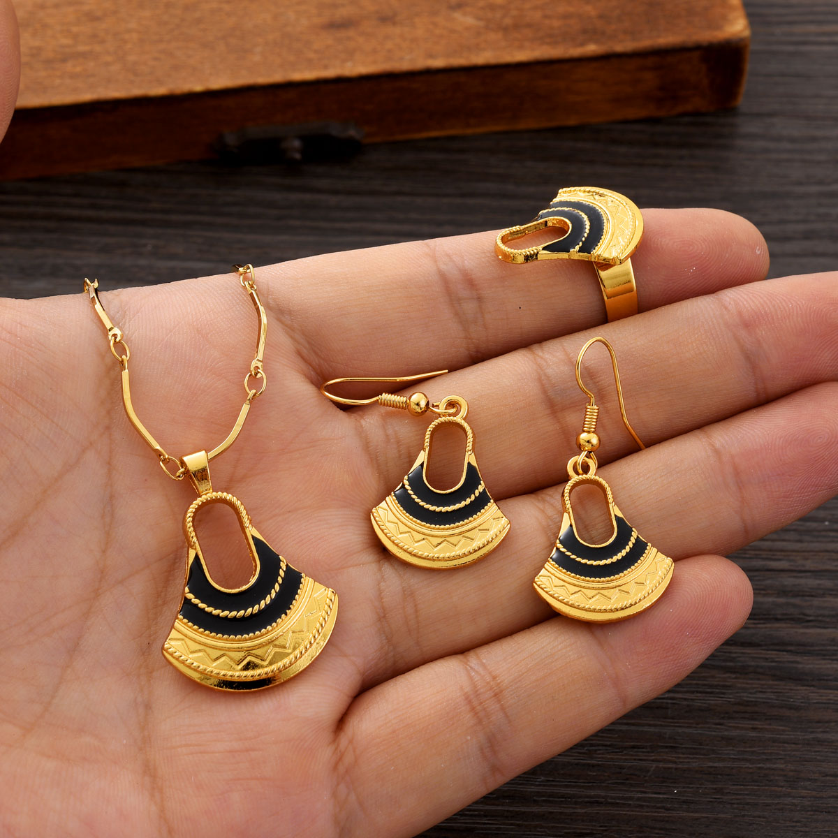 Women Accessories India - ファッション PNG ゴールドカラー ジュエリーセット 女性用 ガールズ