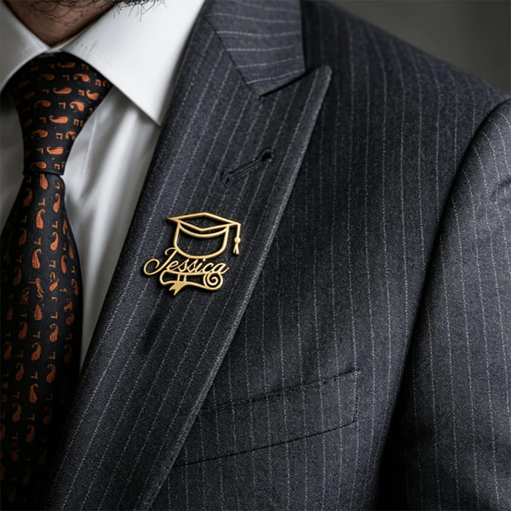 カスタマイズ卒業帽子名札ブローチピン 男女兼用名札ラペルピン - Brooch Pin Gold のレビューと価格