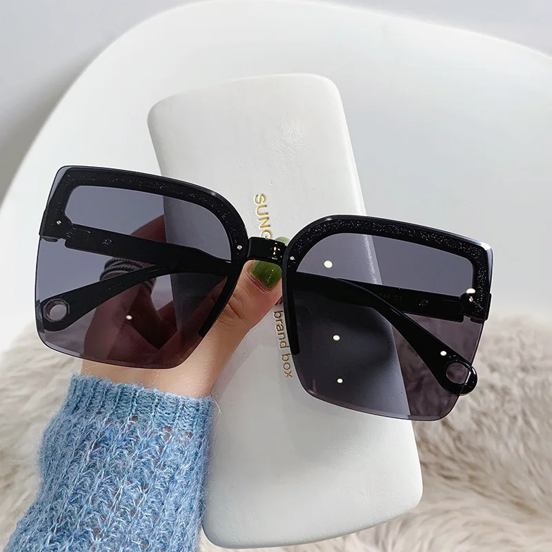 オーバーサイズサングラス 男女兼用 ファッション リムレス  - Sunglasses Oversized Square のレビューと価格