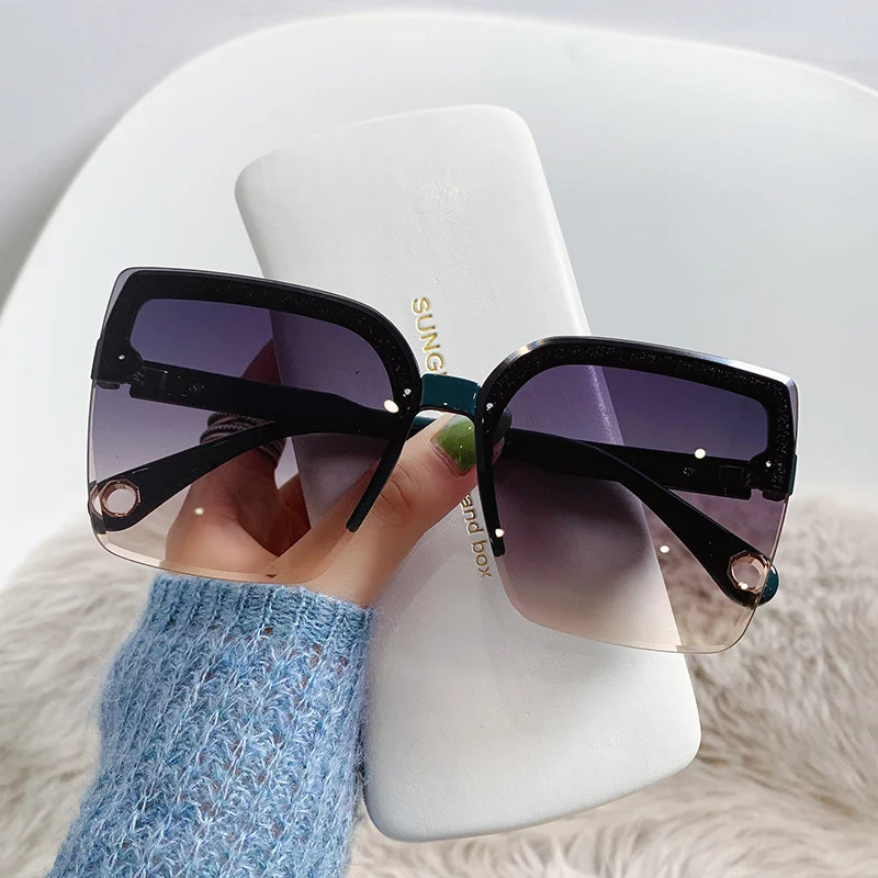 オーバーサイズサングラス 男女兼用 ファッション リムレス  - Sunglasses Oversized Square のレビューと価格