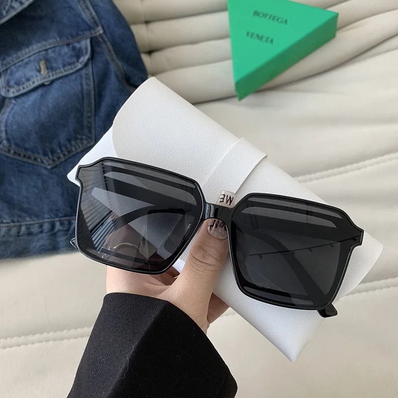 新作ファッションオーバーサイズサングラス 女性用ブランドデザ - Sunglasses Oversized Square のレビューと価格