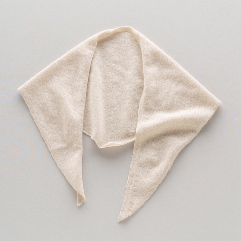女性のための三角形のスカーフ、100% ヤギのカシミア、小さ - Women'S Winter Accessories Set のレビューと価格