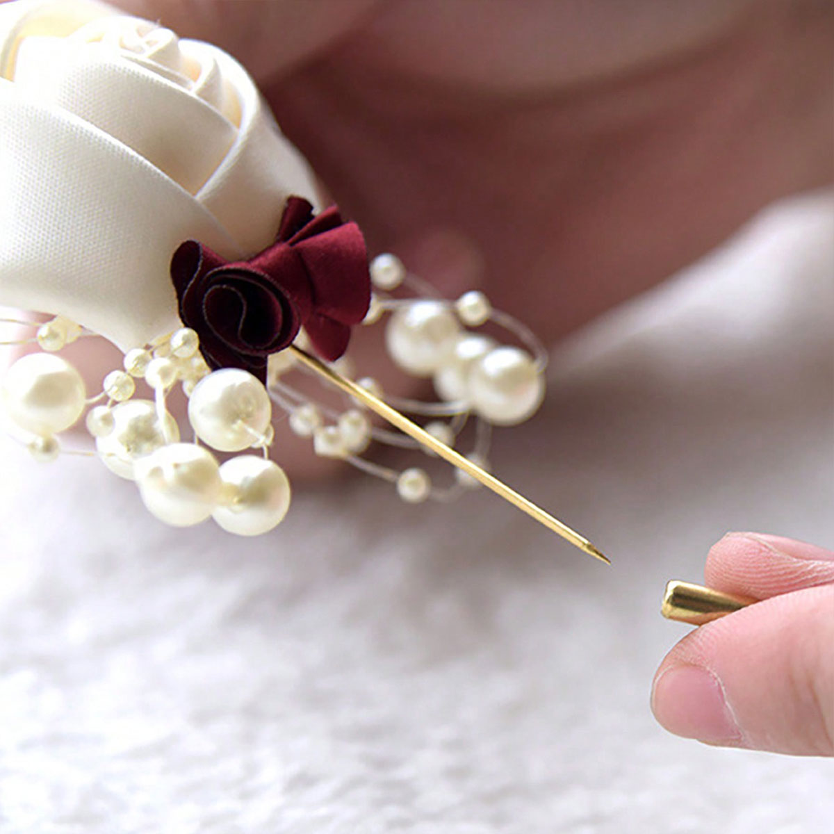 1ピース ウェディング新郎用ローズブートニエール、金箔パール - Brooch Pin Gold のレビューと価格