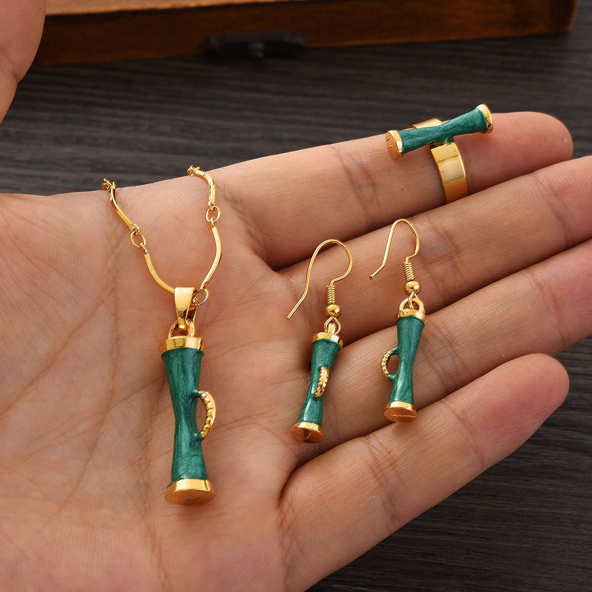 ファッション PNG ゴールドカラー ジュエリーセット 女性 - Women Accessories India のレビューと価格