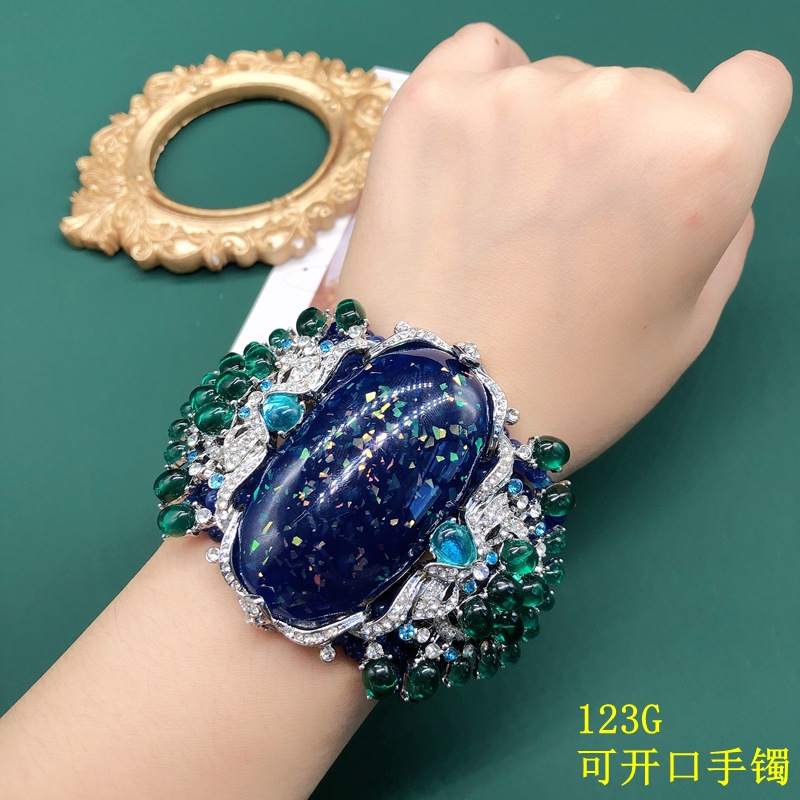 高級ヴィンテージ風ビーズブレスレット、ラインストーンとエメラ - Resin Bangle Bracelet のレビューと価格